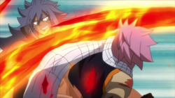 Natsu atacando a Acnologia