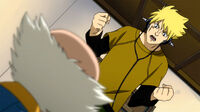 Laxus arms his father in front of Makarov