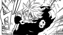 Natsu fazendo seu golpe em Mard Geer 