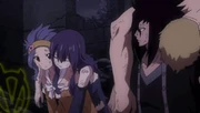 Gajeel e Levy si occupano di Juvia e Laxus feriti.