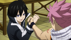 Natsu y Zeref se enfrentan en el gremio