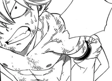 Lisanna e Natsu tentam escapar das correntes.