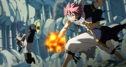 Natsu golpea a Sting