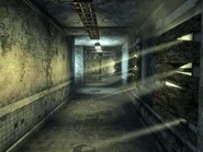 Roes house hallway.jpg (361 kB) Pasillo que conecta las dos habitaciones