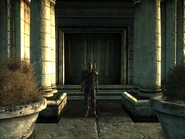 Рой вышел через подвал и ждёт Одинокого Путника, расправа с людьми Тенпенни скоро начнётся