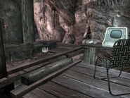 El alijo de supervivencia a la izquierda, contiene la holocinta con el mapa de Grand Staircase