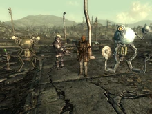 FO3 Tinker Joe with robots.png (769 КБ) РЛ-3 вместе с Джо и его роботами