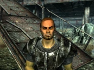 Охранник рядом со стоянкой Ривет-Сити