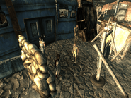 FO3 Rescue from Paradise — Waiting for the buyer.png (384 КБ) Дети и Сороковник в ожидании покупателя детей