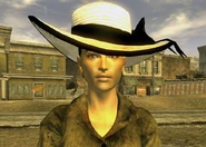 Pauline Wins mit der Haube