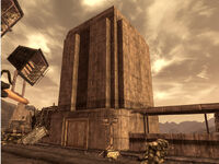 Hoover Dam Tower 3.jpg (201 KB) Turm 3 mit Kriegsinschriften