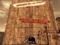 HD Tower 2 mural.jpg (205 KB) Der Turm mit der Aufschrift LEGION GO HOME