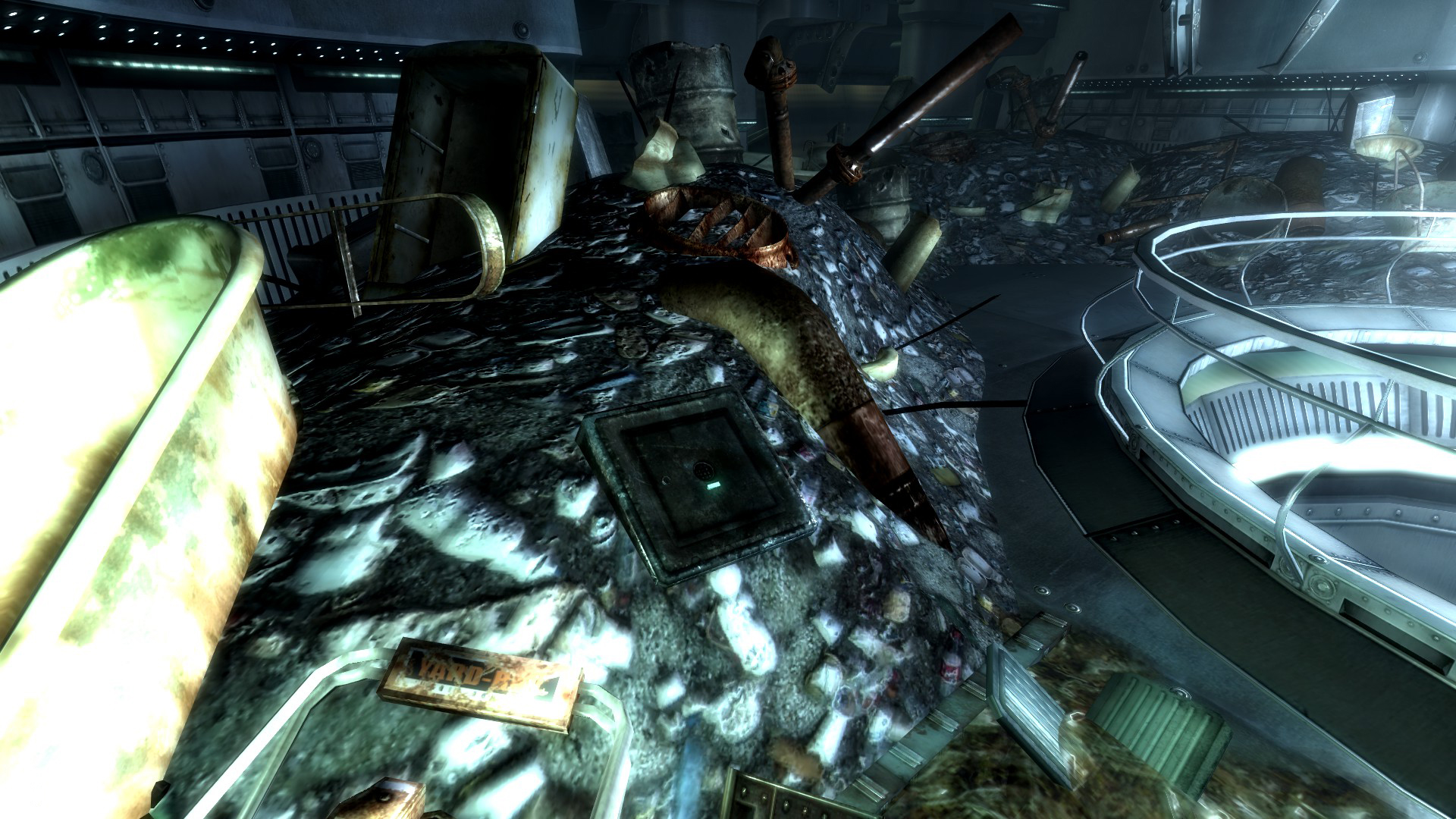 The MPLX Novasurge is a weapon in Fallout 3 add-on Mothership Zeta. 