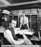 Доктор Уиллем Кларк (на переднем плане) и доктор Себастьян; MANIAC, супер-компьютер Лос-Аламоса. Фотография около 2064 года.