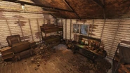 Внутри хижины