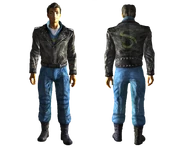 Butch con el Traje de Serpiente de Túnel.