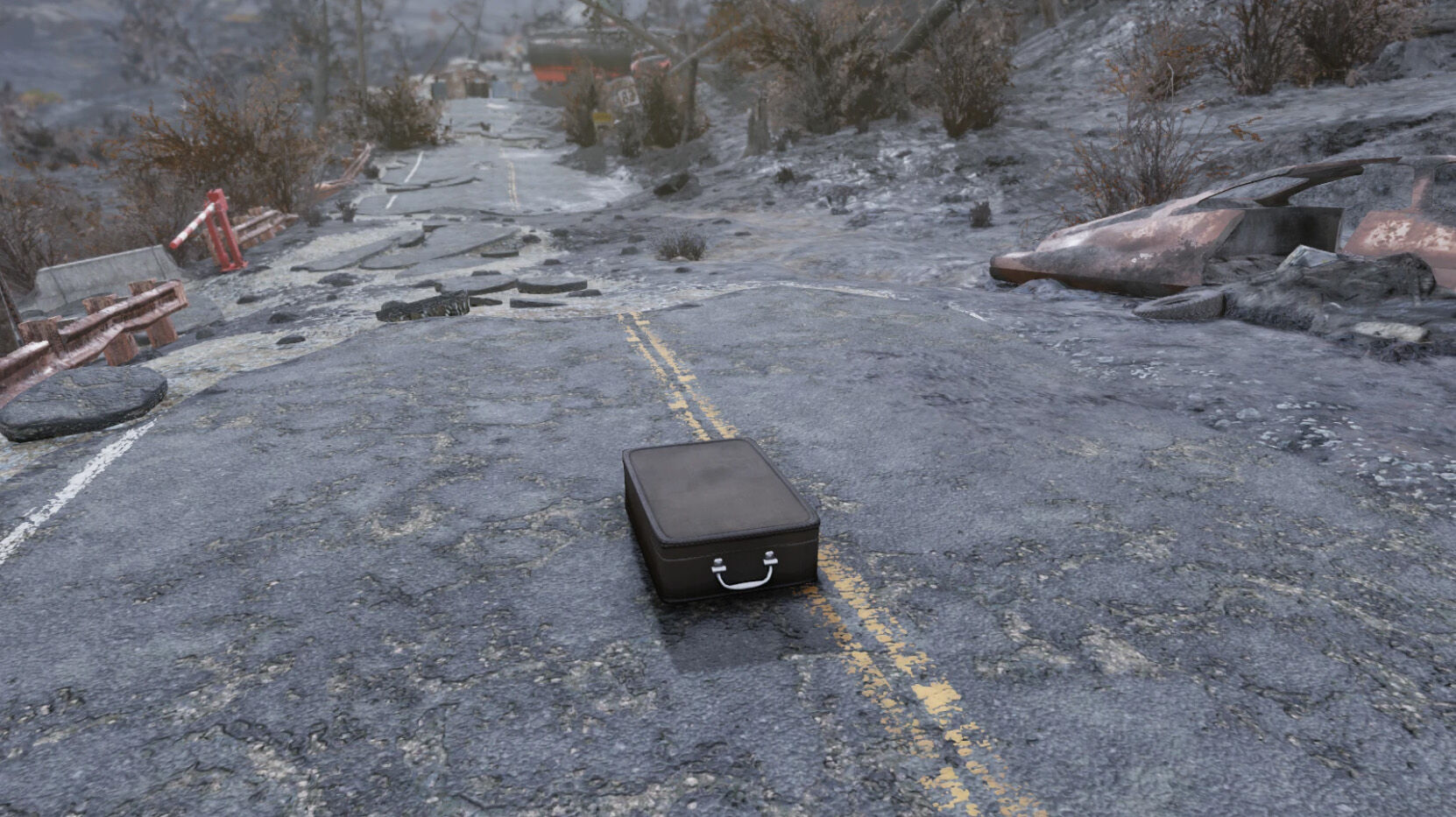 https://static.wikia.nocookie.net/fallout/images/9/9d/FO76_Random_encounters_%28Suitcase_Mystery%29.jpg/revision/latest/scale-to-width-down/1662?cb=20190312185450