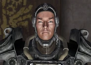 El Caballero Artemis con su casco.