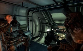 Sarah w lataczu razem z bohaterem