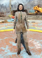 Брудний коричневий костюм на жінці