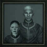 Amata y Alphonse.png (33 kB) Retrato de Amata y su padre, Alphonse Almodovar que puede encontrarse en su residencia del Refugio 101.