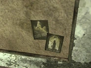 Postales del Sierra Madre en el muro de la Estación de bombeo este, en el Mojave. Pistas para Dead Money desde el principio…