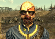 獨行者戴着面具