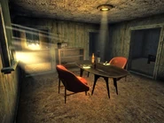 Первый дом слева, крышка со звездой на полке