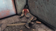 FO76 Zack.png (4,98 МБ) Мертвый Зак в коридоре между магазином и рестораном