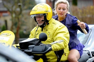 Click here to view more images from Seizoen 22: Buurtfeest in mineur.