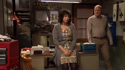 S24 E094 027