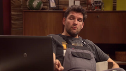 S24 E183 003.png