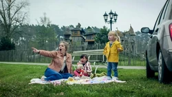 Familie 6208 seizoensfinale kranten 005