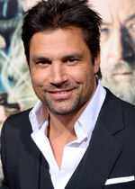 Manu Bennett