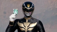 Gosei Black.jpg (121 KB) Megaforce Black holding the Reflequartz Power Card