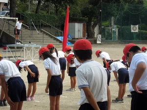 Timing for each person (2936695085).jpg (826 KB) Children in short sleeves and shorts