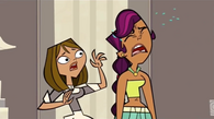 Sierra is crying while Courtney tries to help.