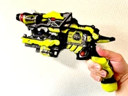 FYQlo6vaAAESAJv.jpg (359 KB) Dark Beast-X Dino Charge Blaster