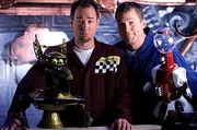 Das Team von "Mystery Science Theatre 3000": Crow T. Robot, Joel Robinson (Joel Hodgson), Mike Nelson (Michael J