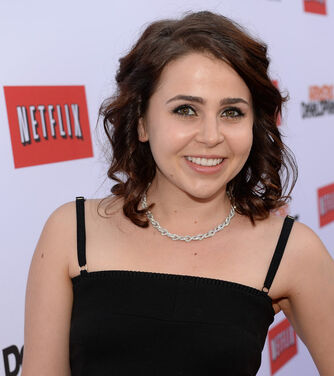 Netflix Premiere Mae-Whitman 2