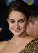 Paige Harris (Shailene Woodley)