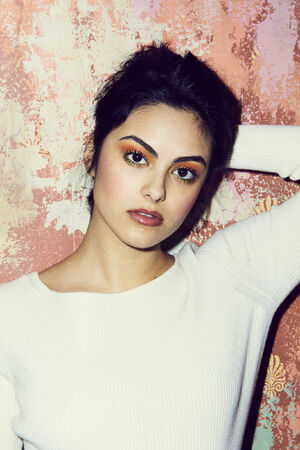 Camila Mendes