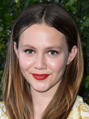 Iris Apatow.jpg