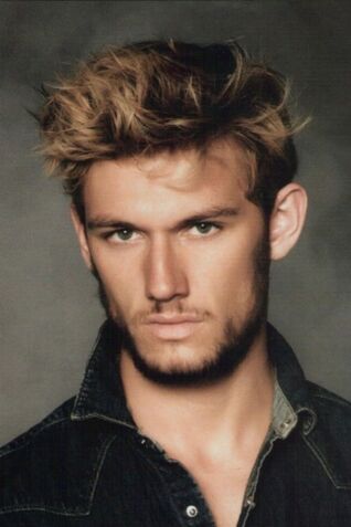 Alex Pettyfer.jpg
