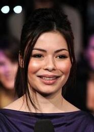 Miranda Cosgrove (Teen Emma Harrison)