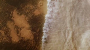1008x567.jpg (45 KB) By ESA: http://www.esa.int/Our_Activities/Space_Science/Highlights/A_storm_rolls_in