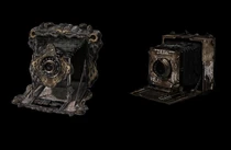 The Camera Obscura displayed in the Asou museum (left) and the camera Misaki's family owns (right).