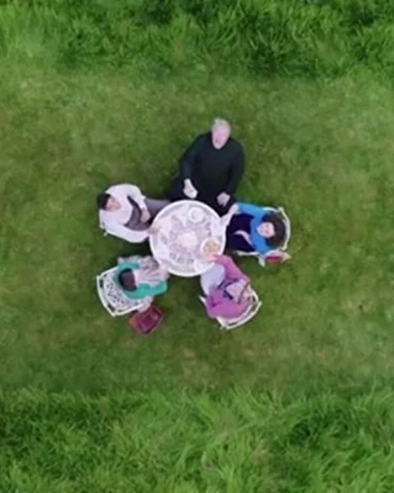 Hsja8cwgupbbom The story was written by hwalhwasan and illustrations by andrew. https fatherbrown fandom com wiki the queen bee