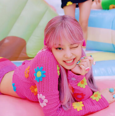 Jennie ice cream sale outfit