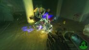 Michael Becket lucha contra un Asesino en F.E.A.R. 2.